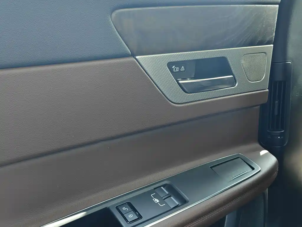 Jaguar XFL — миниатюра 18