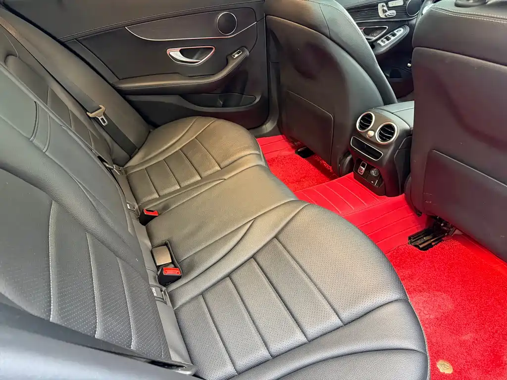 Mercedes-Benz C-Class — миниатюра 13