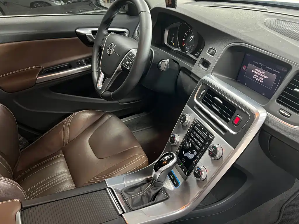 Volvo S60 PHEV — миниатюра 19