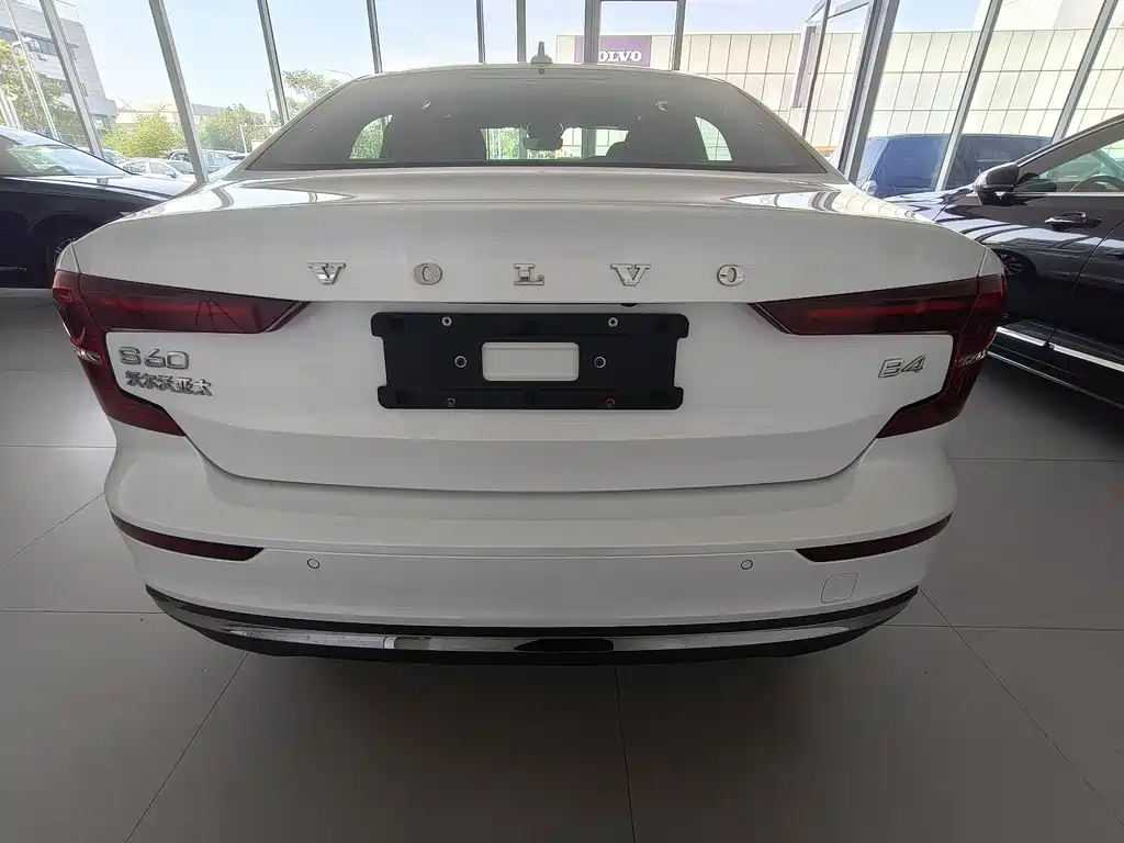 Volvo S60 2024 B4 Luxury