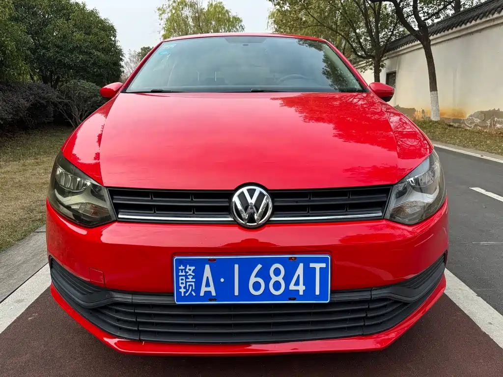 VOLKSWAGEN POLO