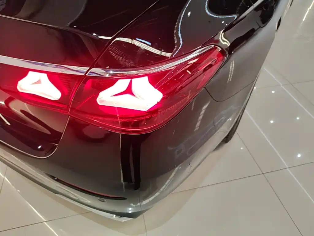 Mercedes-Benz E-Class — миниатюра 8