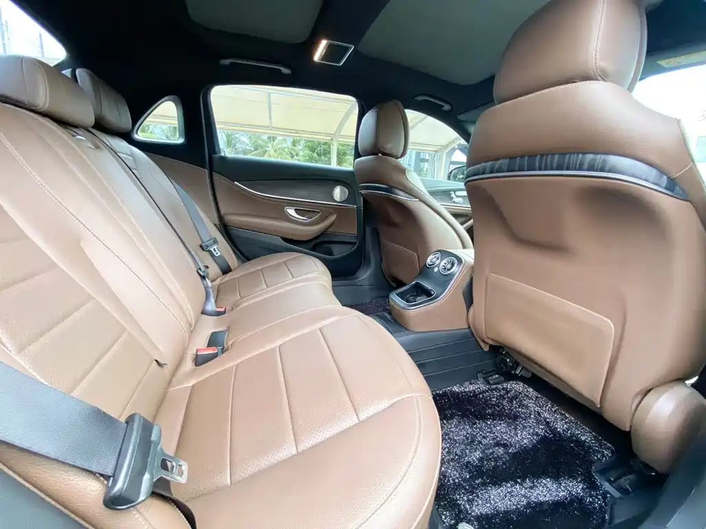 Mercedes-Benz E-Class — миниатюра 9