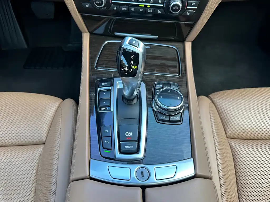 BMW 7 Series — миниатюра 22