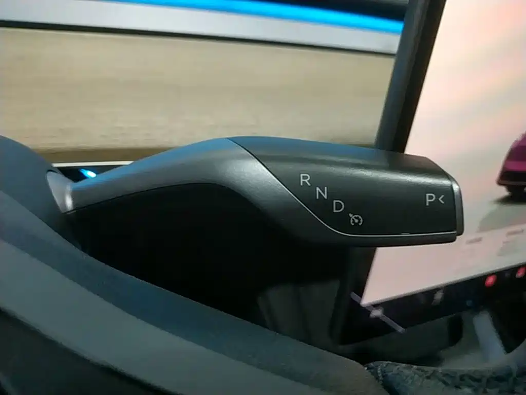 Tesla Model Y — миниатюра 14