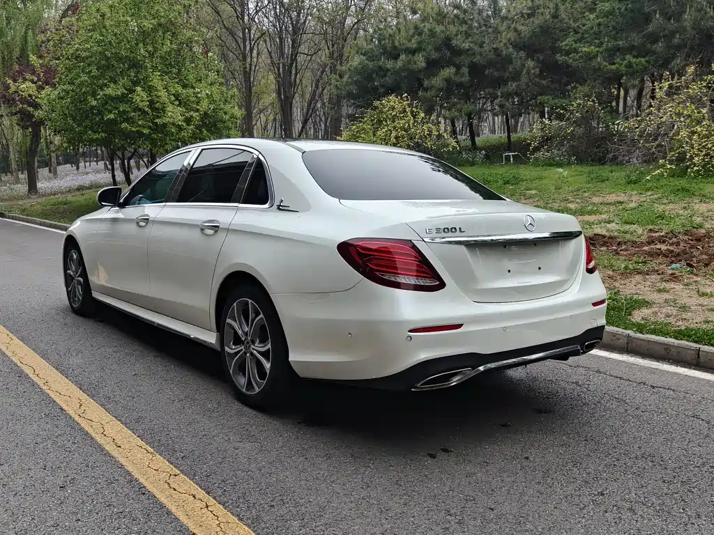 Mercedes-Benz E-Class — миниатюра 20