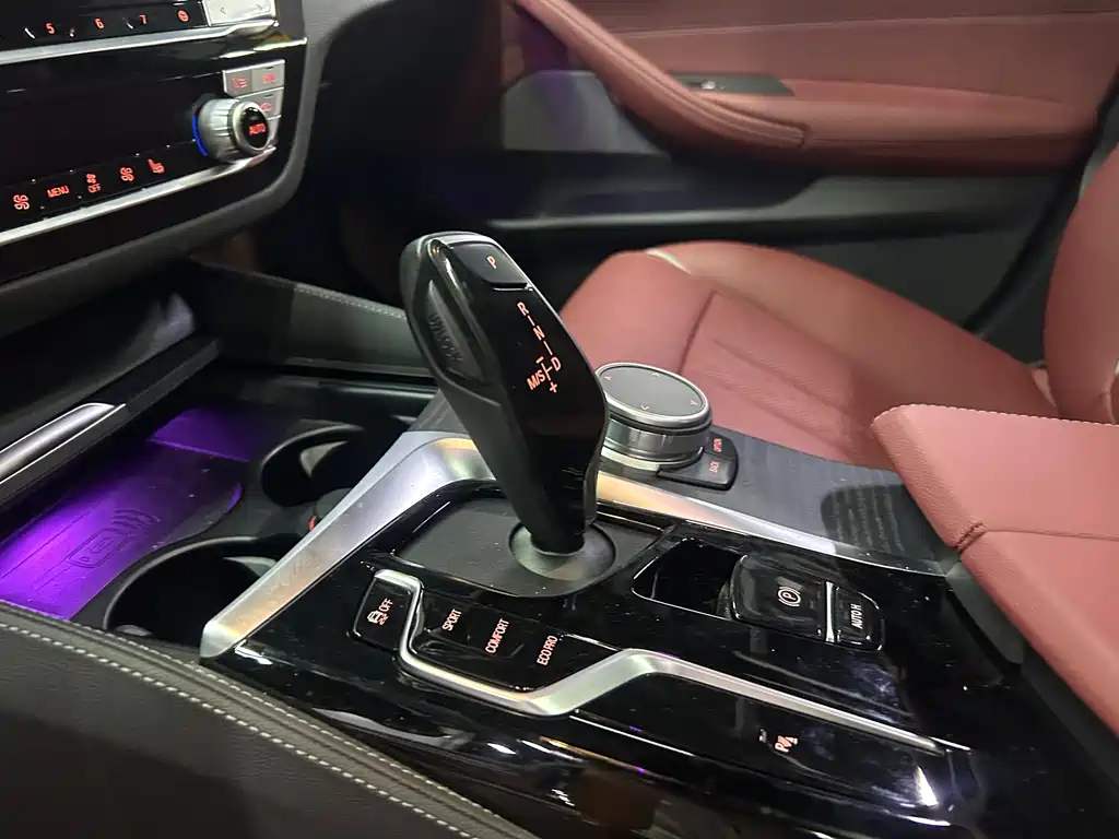 BMW 5 Series — миниатюра 21