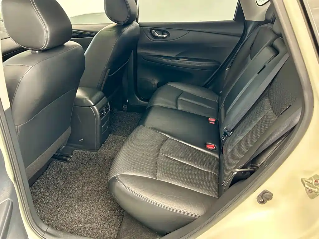 Nissan Tiida — миниатюра 7