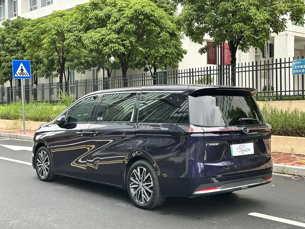 GAC Motor 传祺E8 PHEV — миниатюра 4