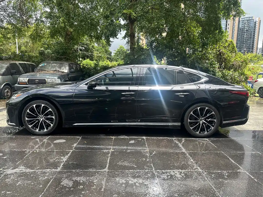 Lexus LS — миниатюра 4
