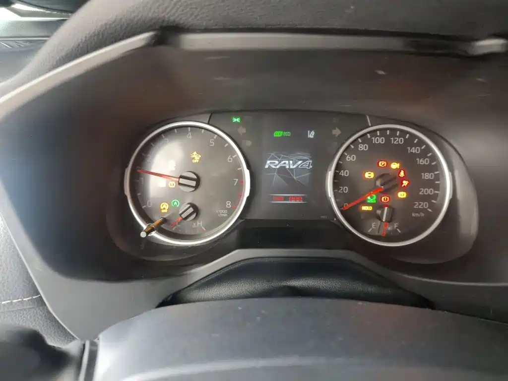 Toyota RAV4 — миниатюра 7