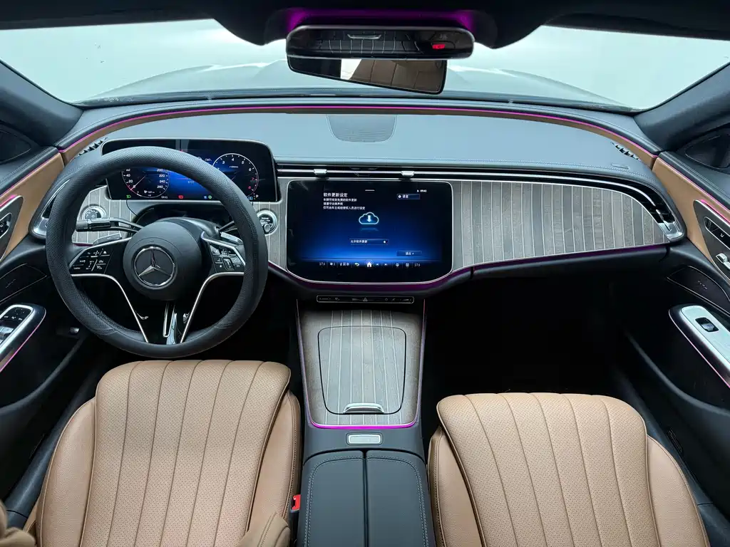 Mercedes-Benz E-Class — миниатюра 8