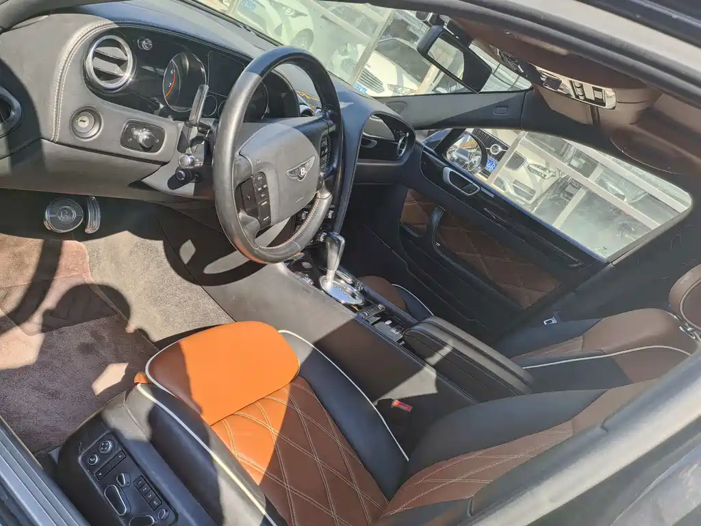 Bentley Flying Spur — миниатюра 6