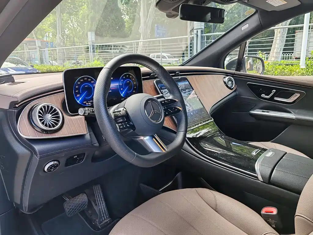 Mercedes-Benz EQE SUV — миниатюра 7