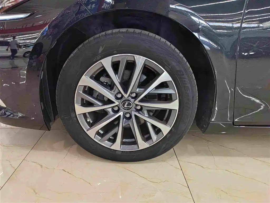 Lexus ES — миниатюра 10