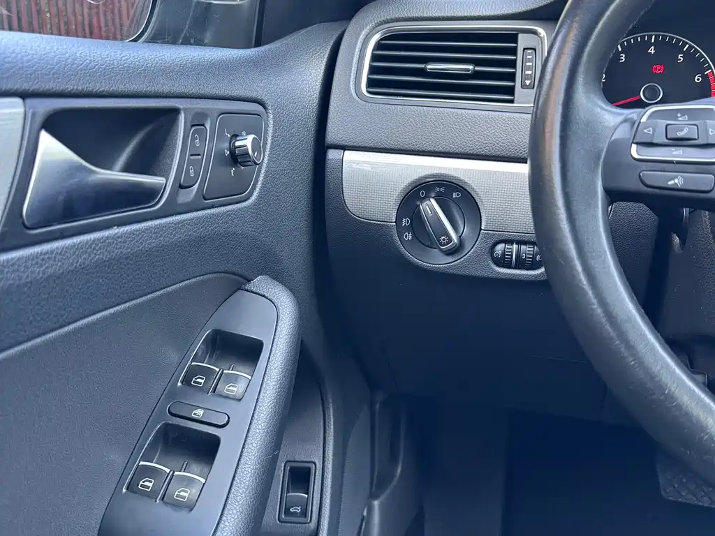 Volkswagen Sagitar — миниатюра 7