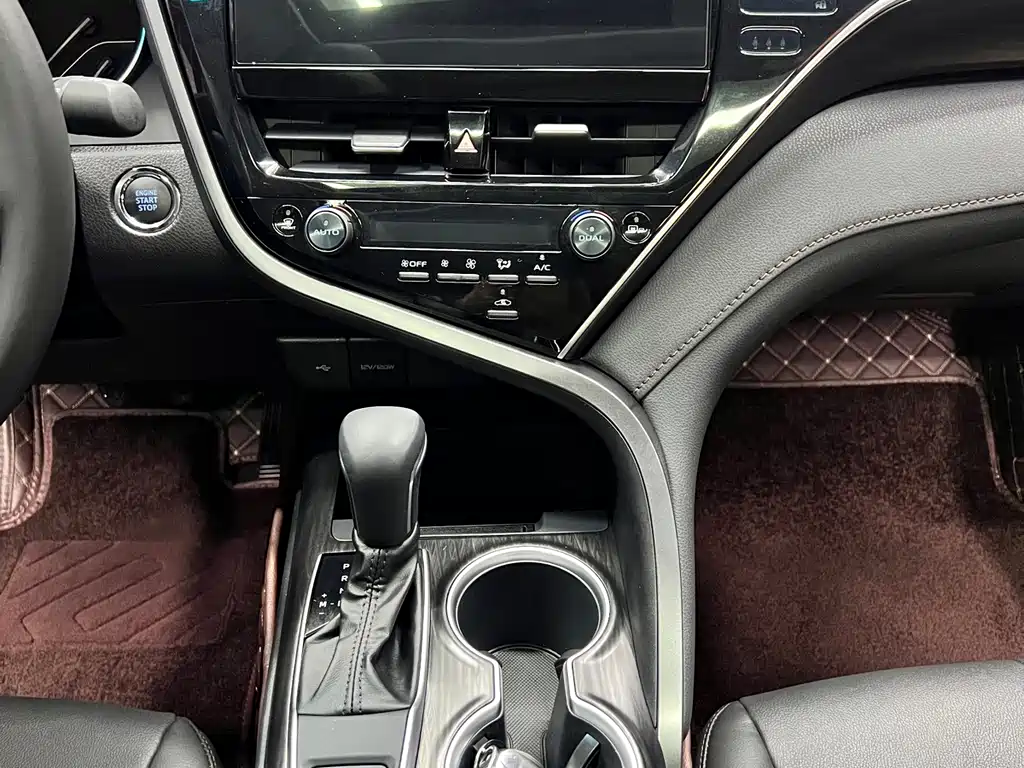 Toyota Camry — миниатюра 12