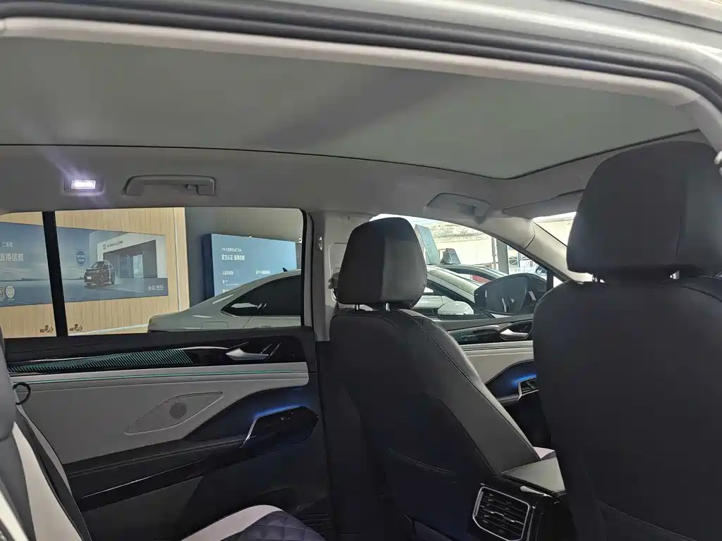 VOLKSWAGEN ID.6 CROZZ