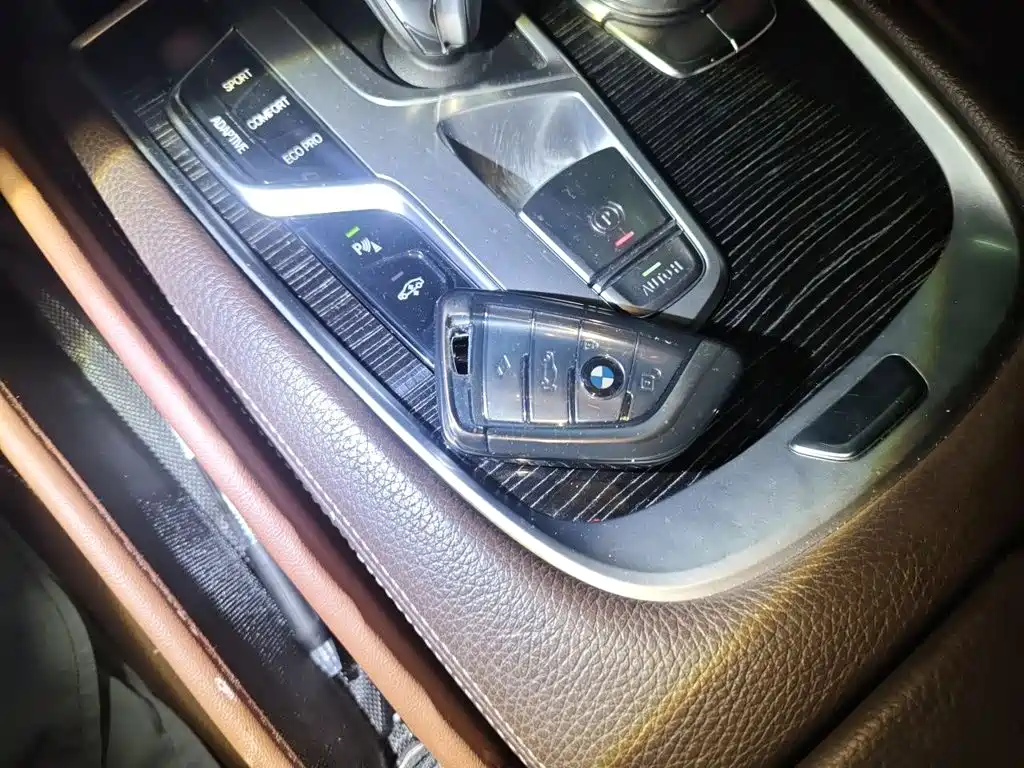 BMW 7 Series — миниатюра 12