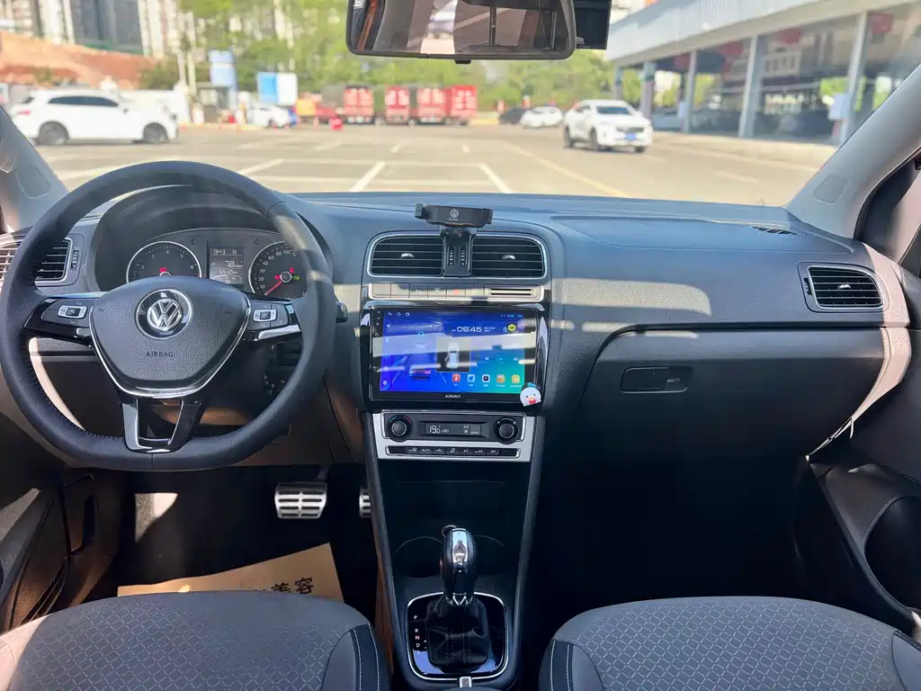 Volkswagen Polo — миниатюра 6