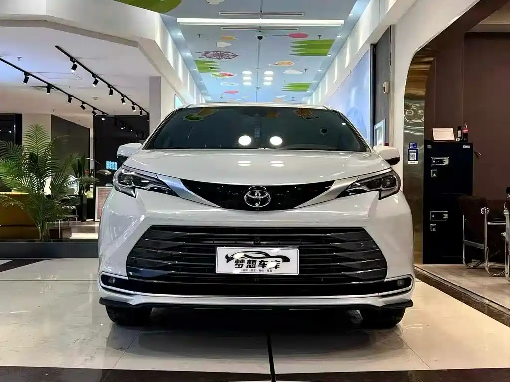 Toyota Sienna 2024 2.5L Luxury