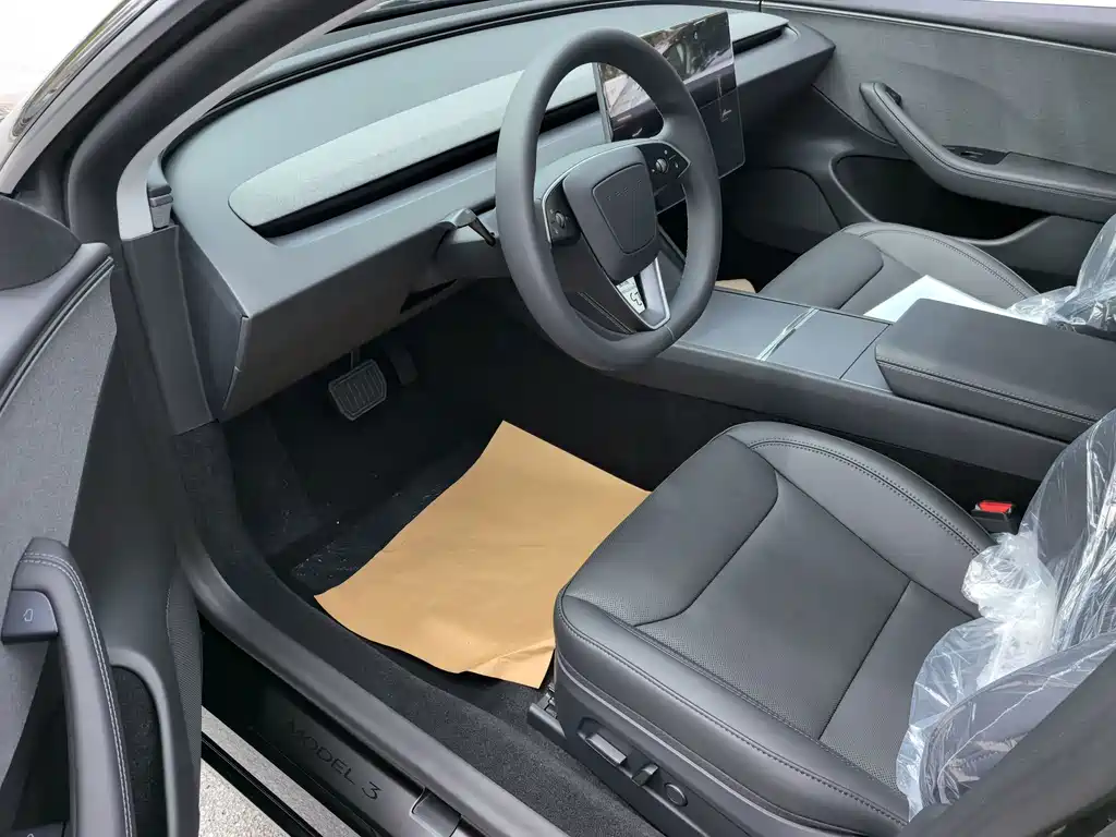 Tesla Model 3 — миниатюра 7