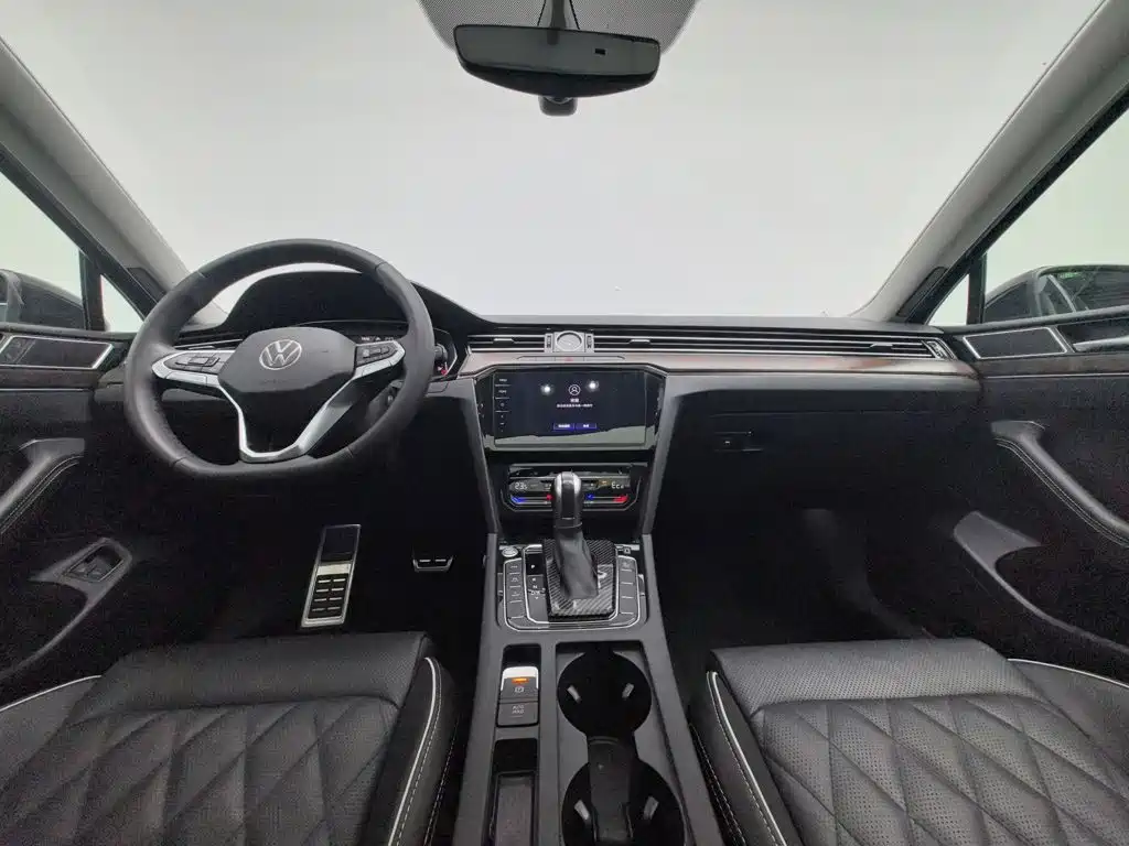 Volkswagen Magotan PHEV — миниатюра 5