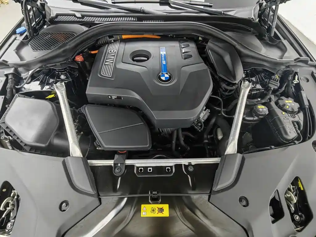 BMW 5 Series New Energy — миниатюра 6