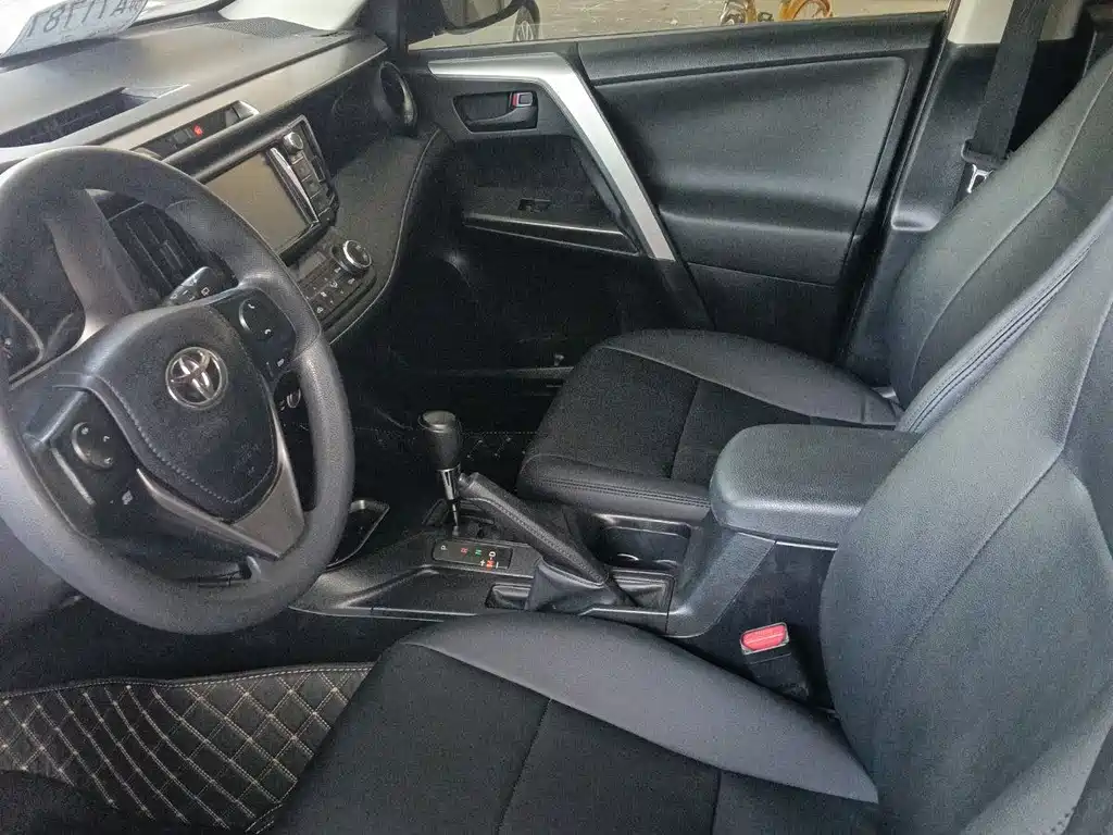 Toyota RAV4 — миниатюра 7