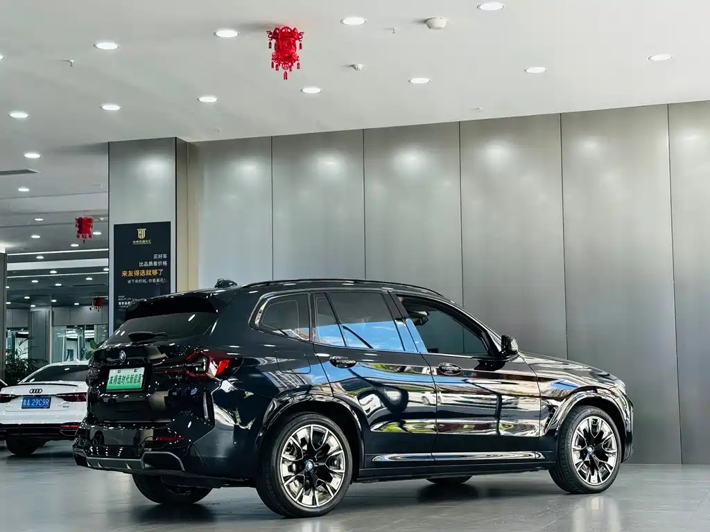 BMW iX3 — миниатюра 7