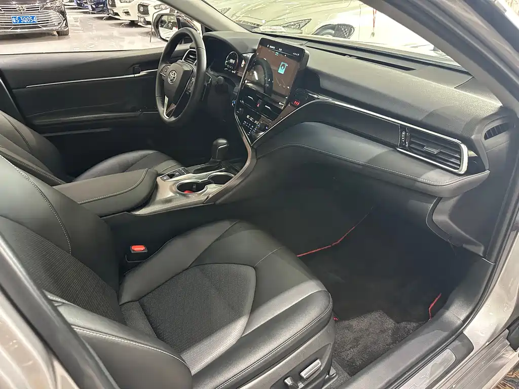 Toyota Camry — миниатюра 9