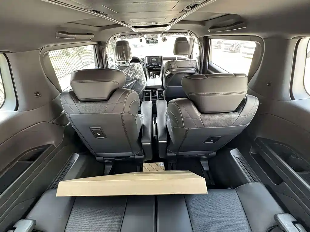 Toyota Alphard — миниатюра 14