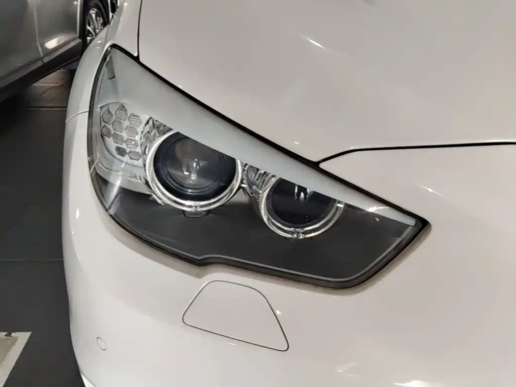 BMW 5 Series GT — миниатюра 11