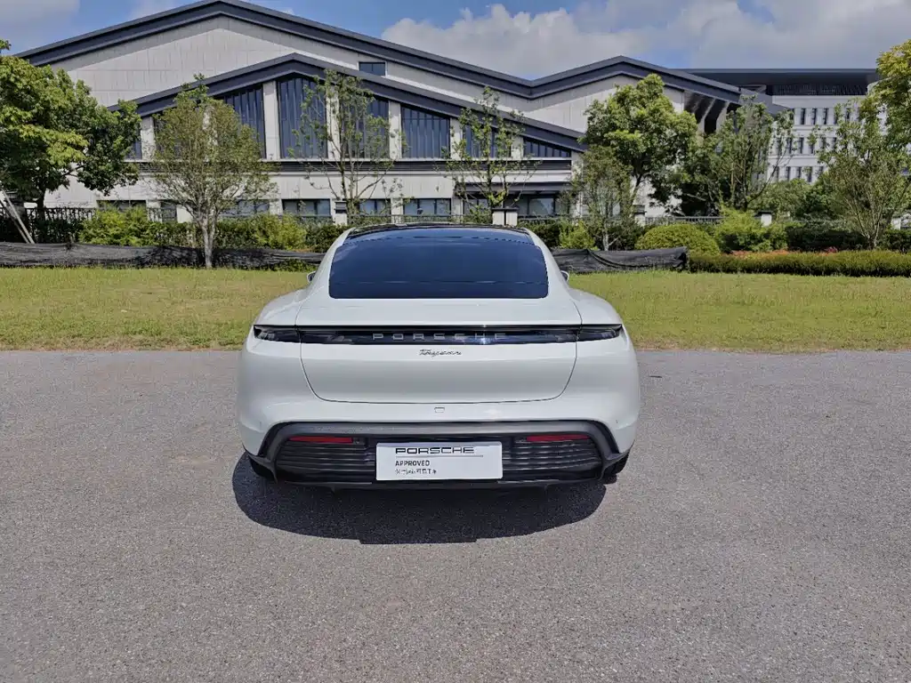 Porsche Taycan — миниатюра 5