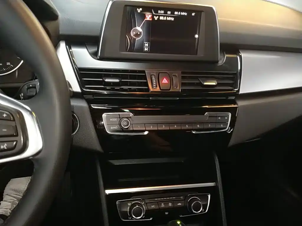 BMW 2 Series Active Tourer — миниатюра 13