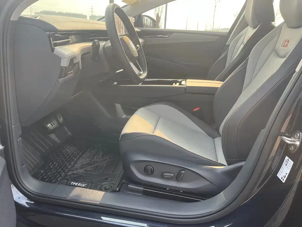 VOLKSWAGEN ID.7 VIZZION