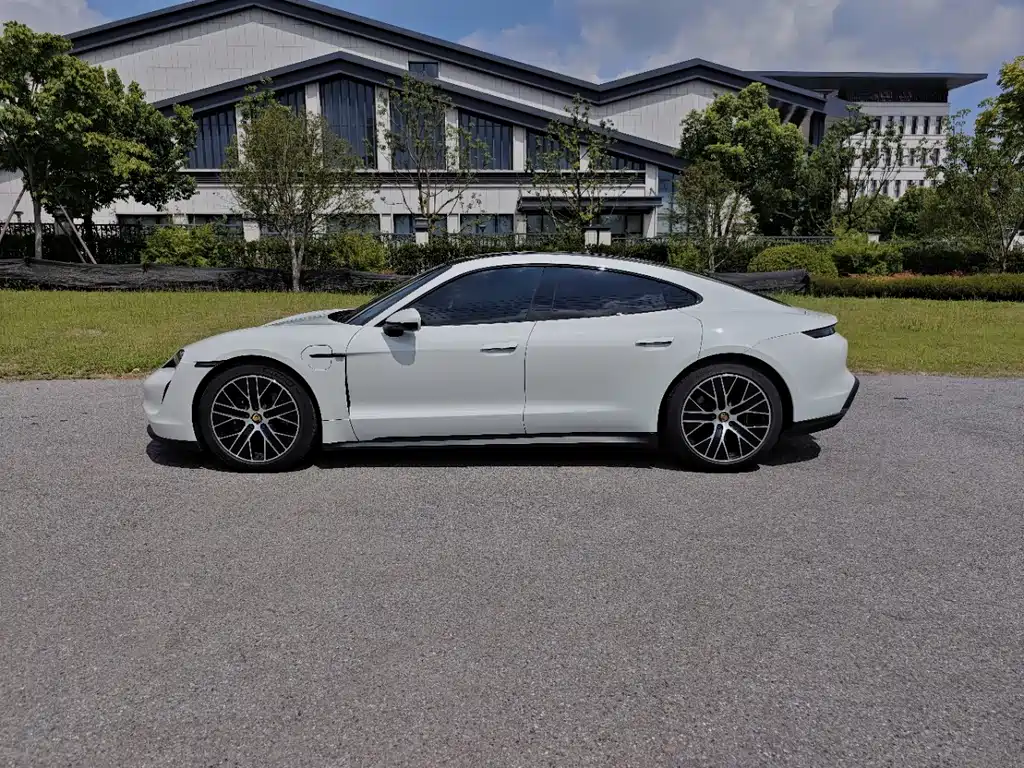 Porsche Taycan — миниатюра 2