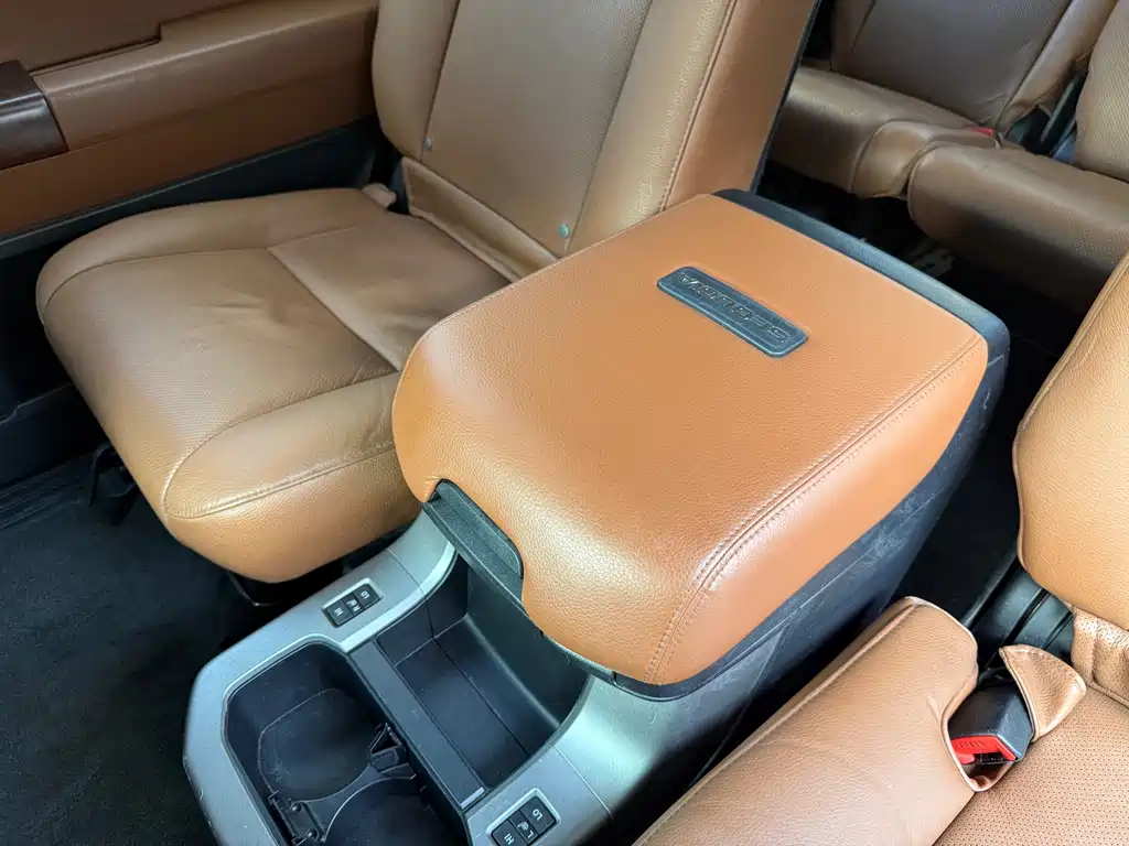 Toyota Sequoia — миниатюра 13