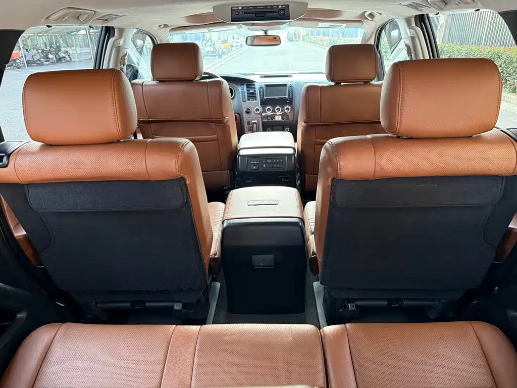 Toyota Sequoia — миниатюра 19