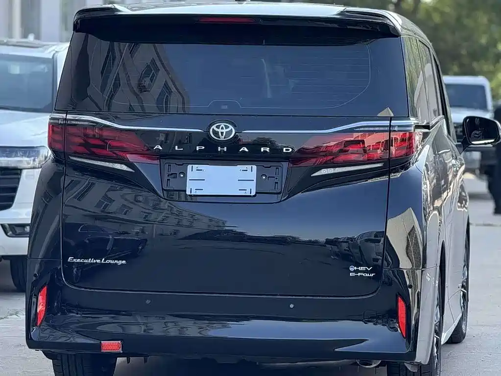 Toyota Alphard — миниатюра 5