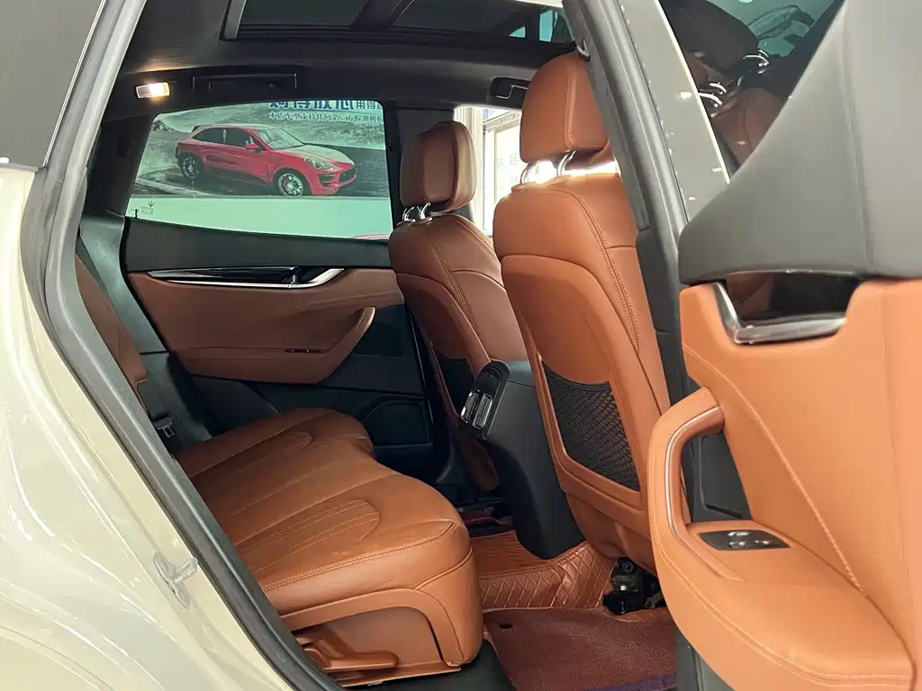 Maserati Levante — миниатюра 8