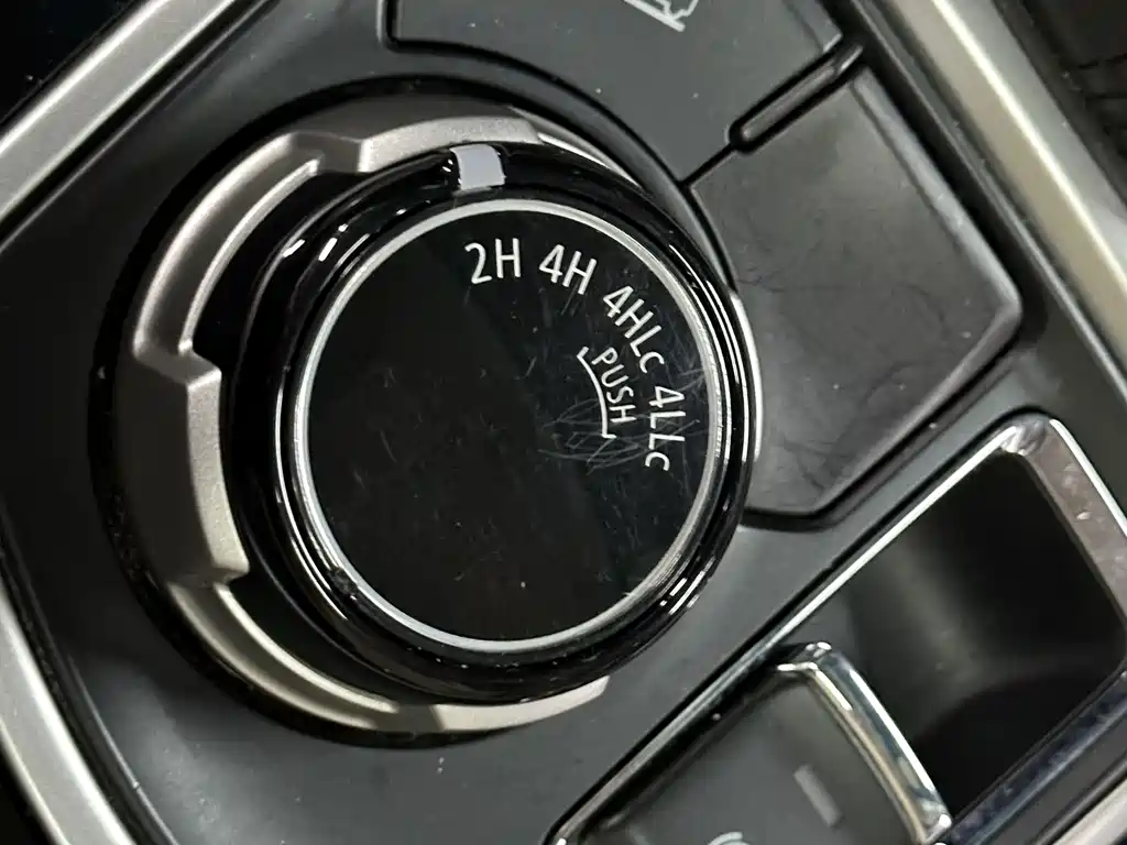 Mitsubishi Pajero Sport (Import) — миниатюра 35