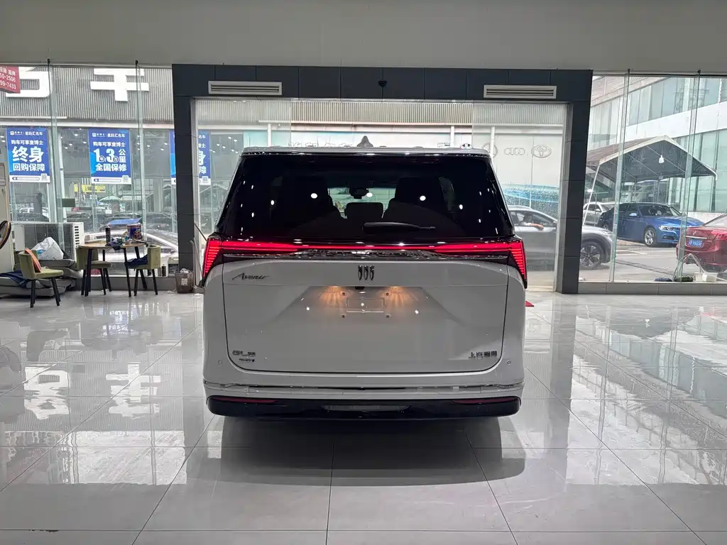 Buick GL8 Hybrid — миниатюра 5