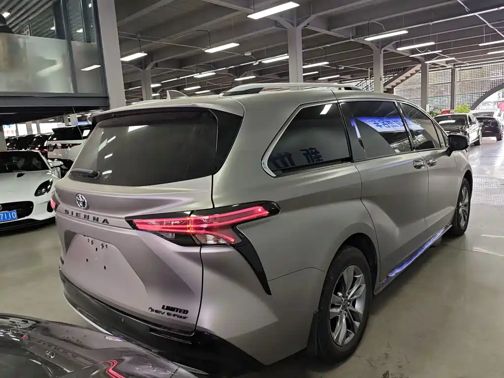 Toyota Sienna — миниатюра 8