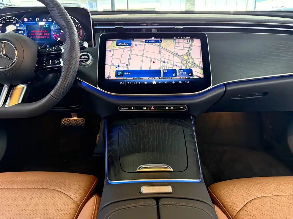 Mercedes-Benz E-Class — миниатюра 9