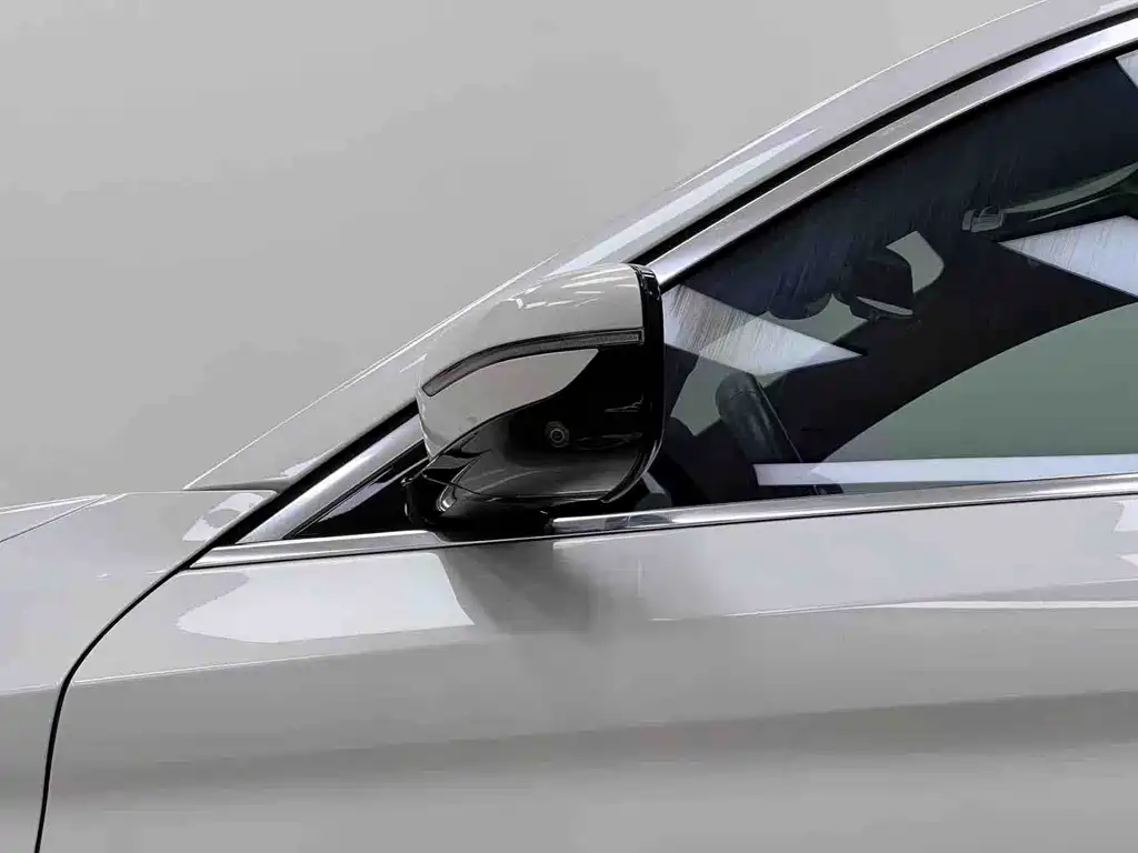 BMW 5 Series — миниатюра 6