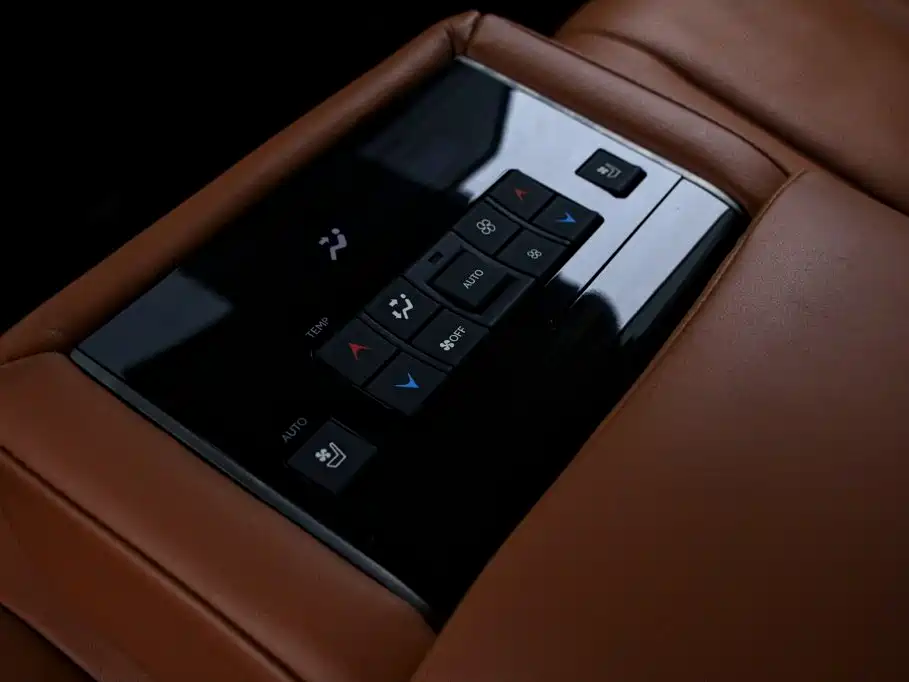 Lexus LX — миниатюра 20