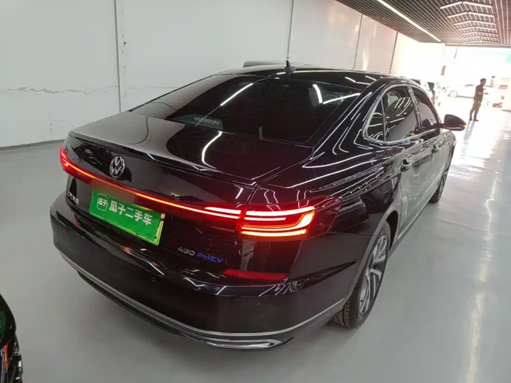Volkswagen Passat PHEV — миниатюра 7