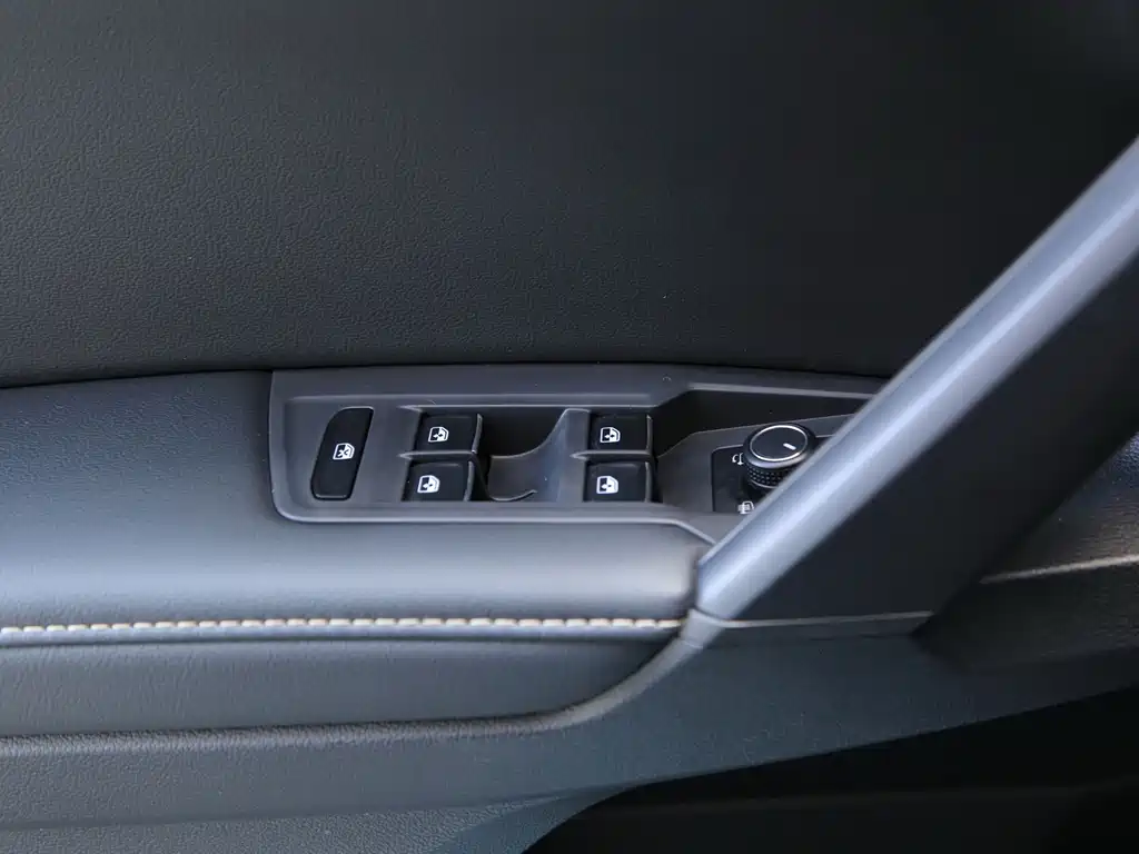 Volkswagen Tiguan L — миниатюра 12