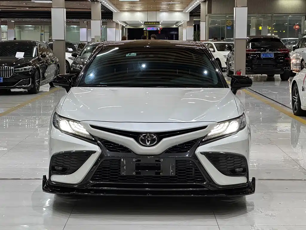 Toyota Camry — миниатюра 2